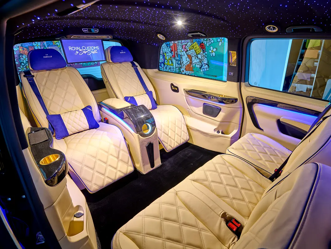 Mercedes-Benz V-Class 2026 — photo 1 of 19