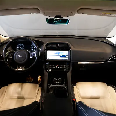 2019 Jaguar F-PACE photo 14