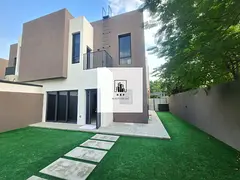 Spacious luxurious 3bhk townhouse corner unit with maid room big garden