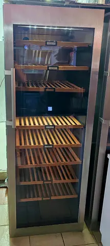 Liebherr wine cooler dual temperature 593 liters for sale in excellent condition