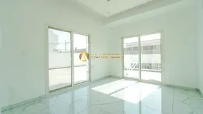 Huge Terraced | Fitted Kitchen | Ready to Move in