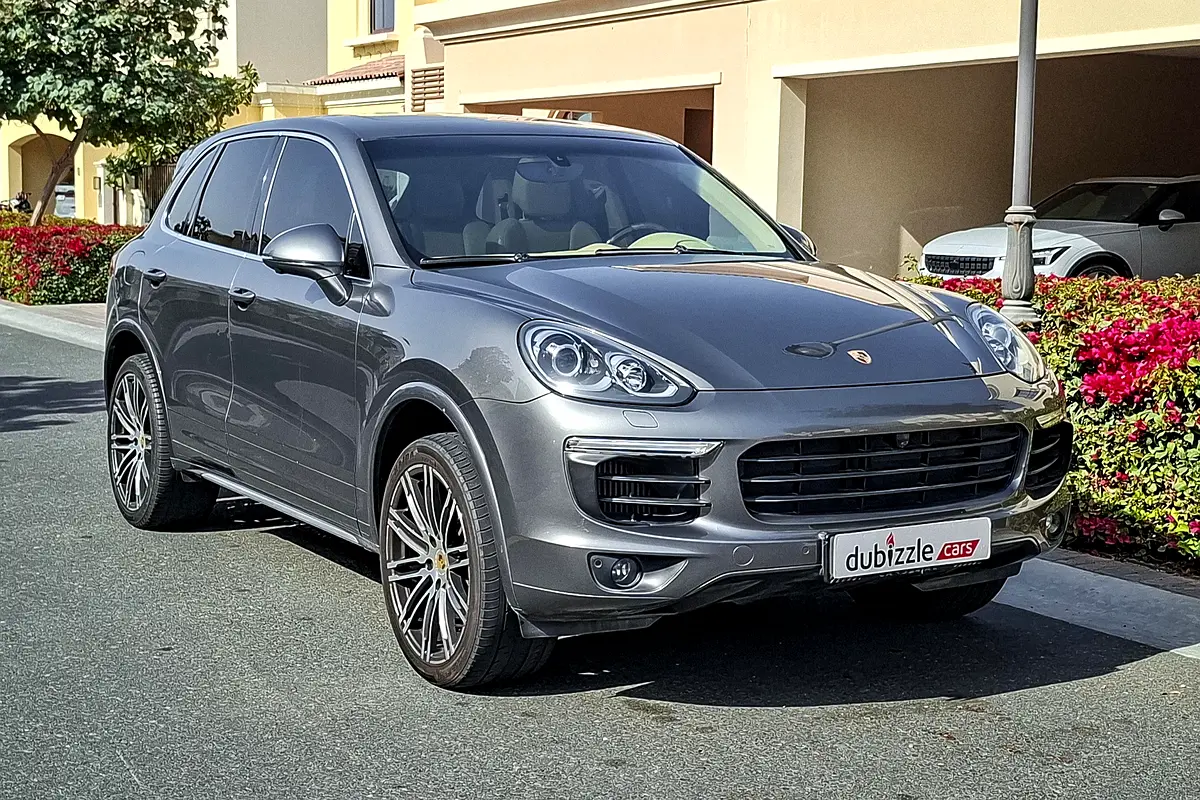 Porsche Cayenne 2016 — photo 1 of 16