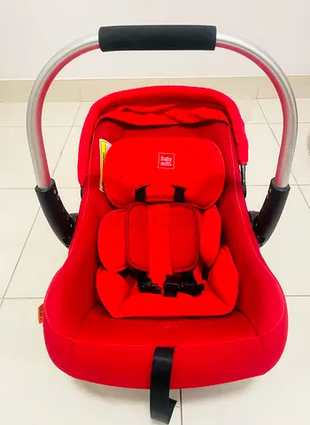 Baby seat for new born/ can be delivered in and around Deira / negotiable