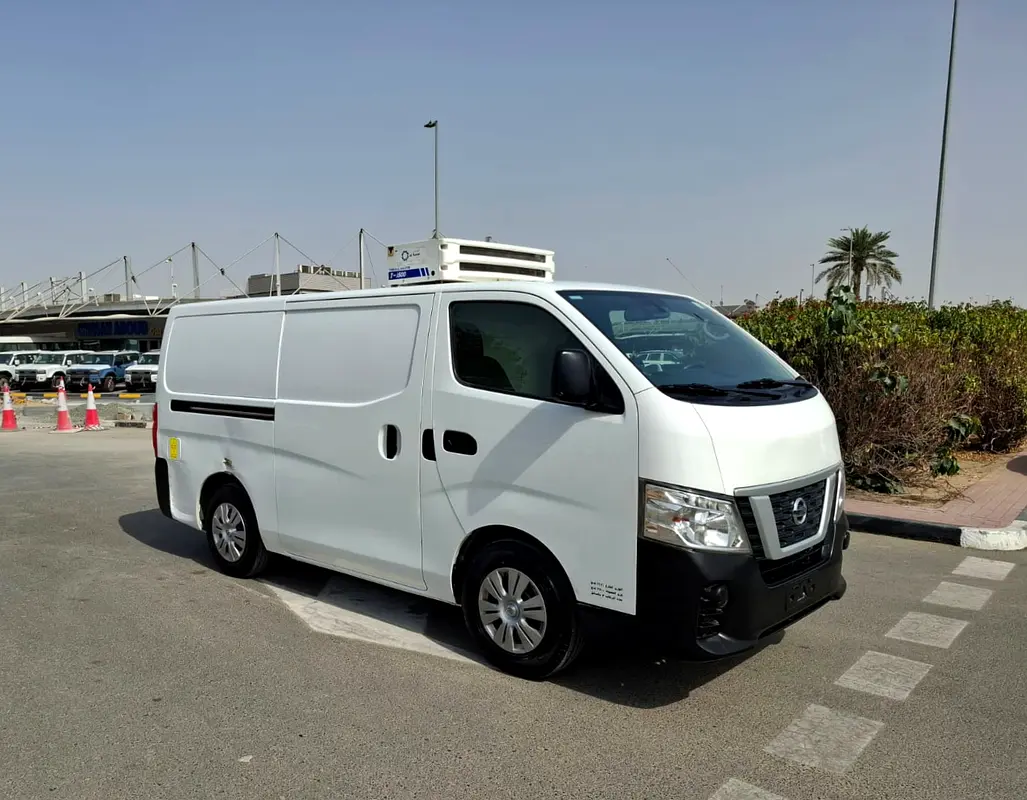 Nissan Urvan 2021 — photo 1 of 19