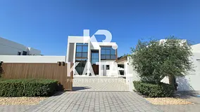 Stunning Villa| Single Row- Huge Plot|Upcoming