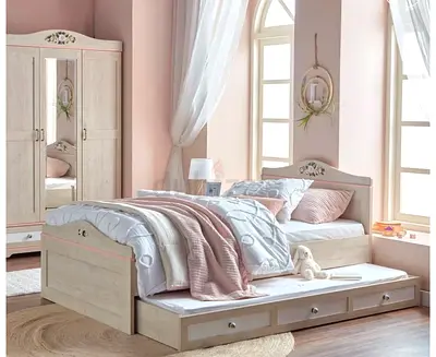 Elegant Modern Bedroom in Light Wood amd Pink Finish