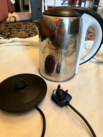 Working Electric Kettle for Quick Boiling