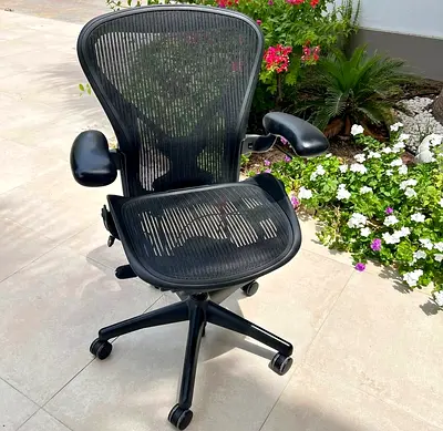 For selling Herman Miller Aeron chair size B and C available