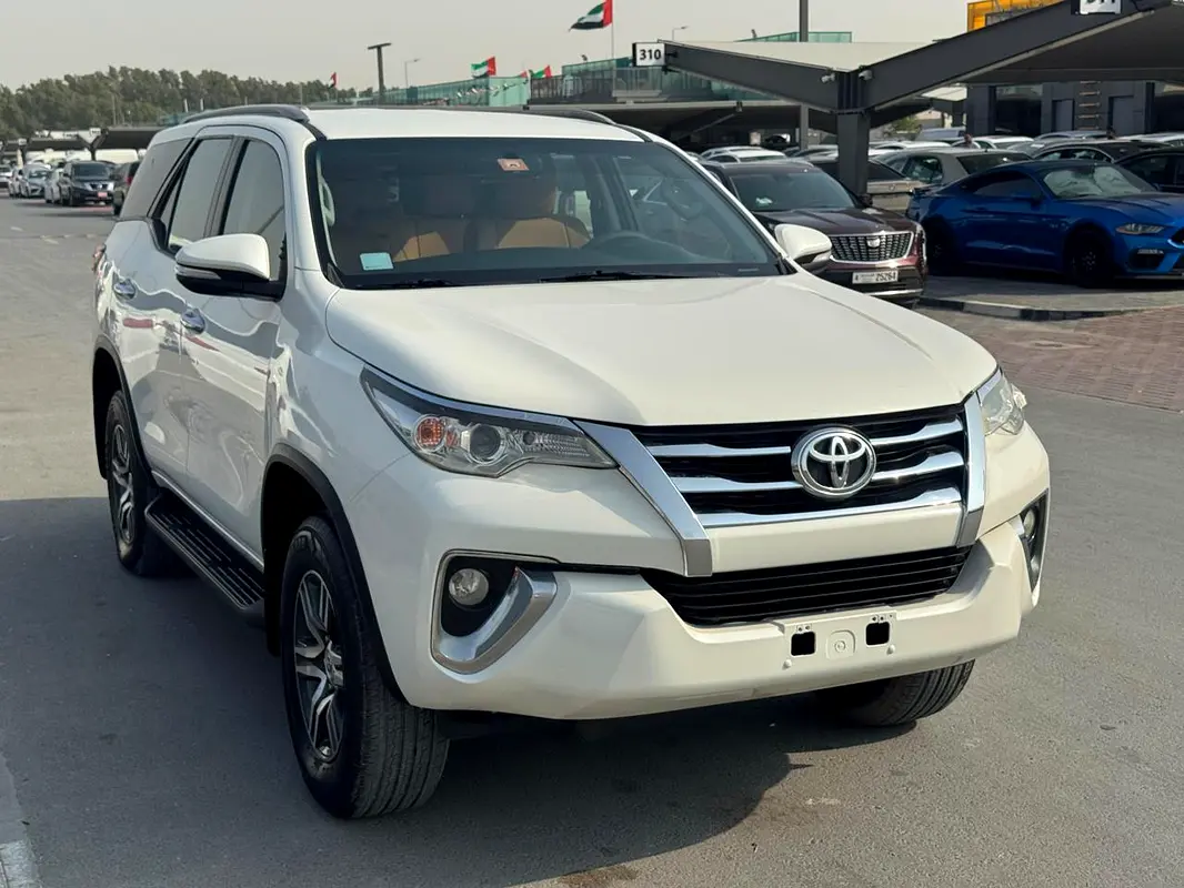 Toyota Fortuner 2016 — photo 1 of 5