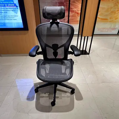 Herman miller remastered size B with headrest