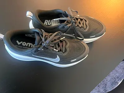 Nike Vamero Plus Running Shoes - Excellent Condition