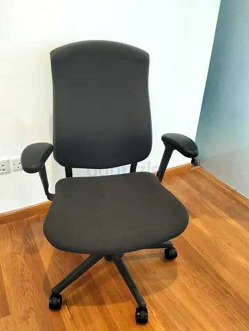 Selling Herman miller Mirra chair, good conditions only little use