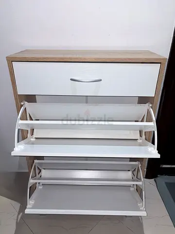 Stylish Storage Cabinet with Pull-Out Drawers