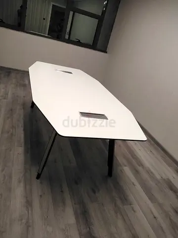 Meeting table