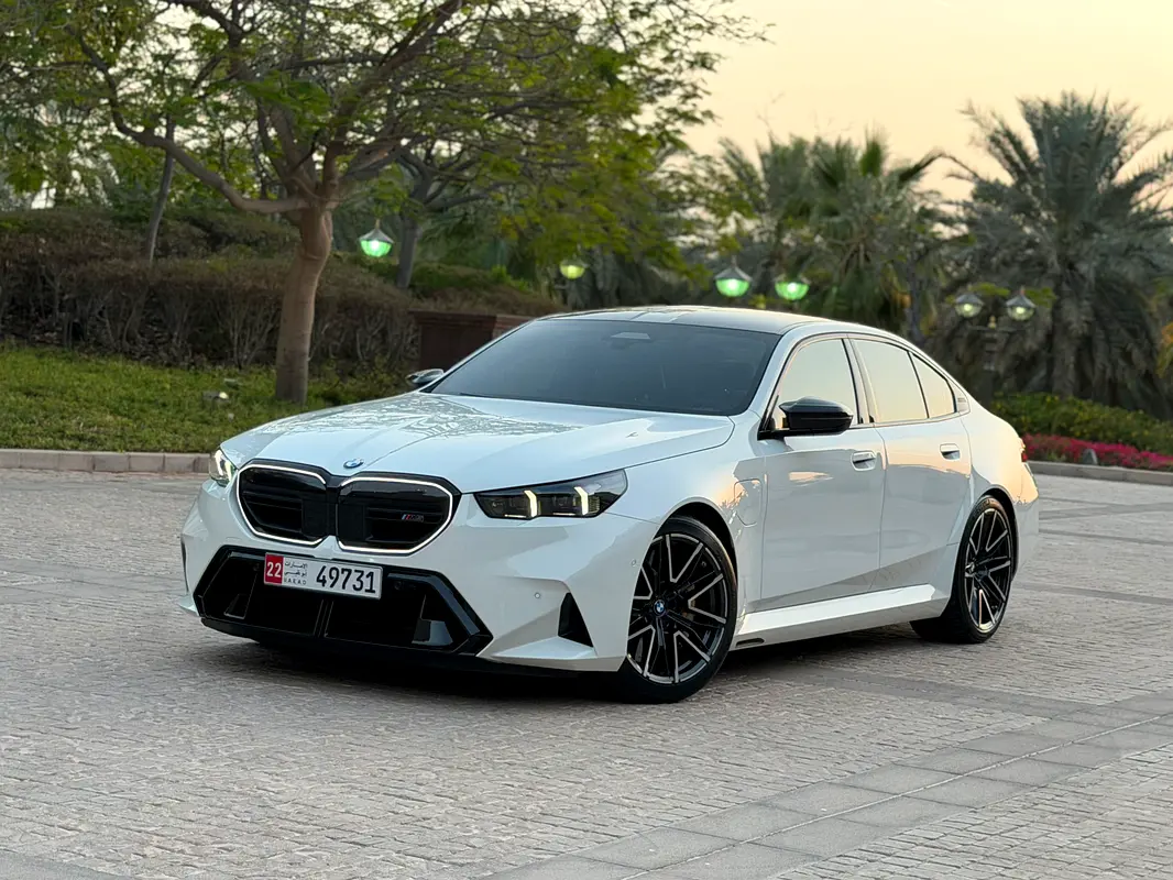 BMW M5 2025 — photo 1 of 12