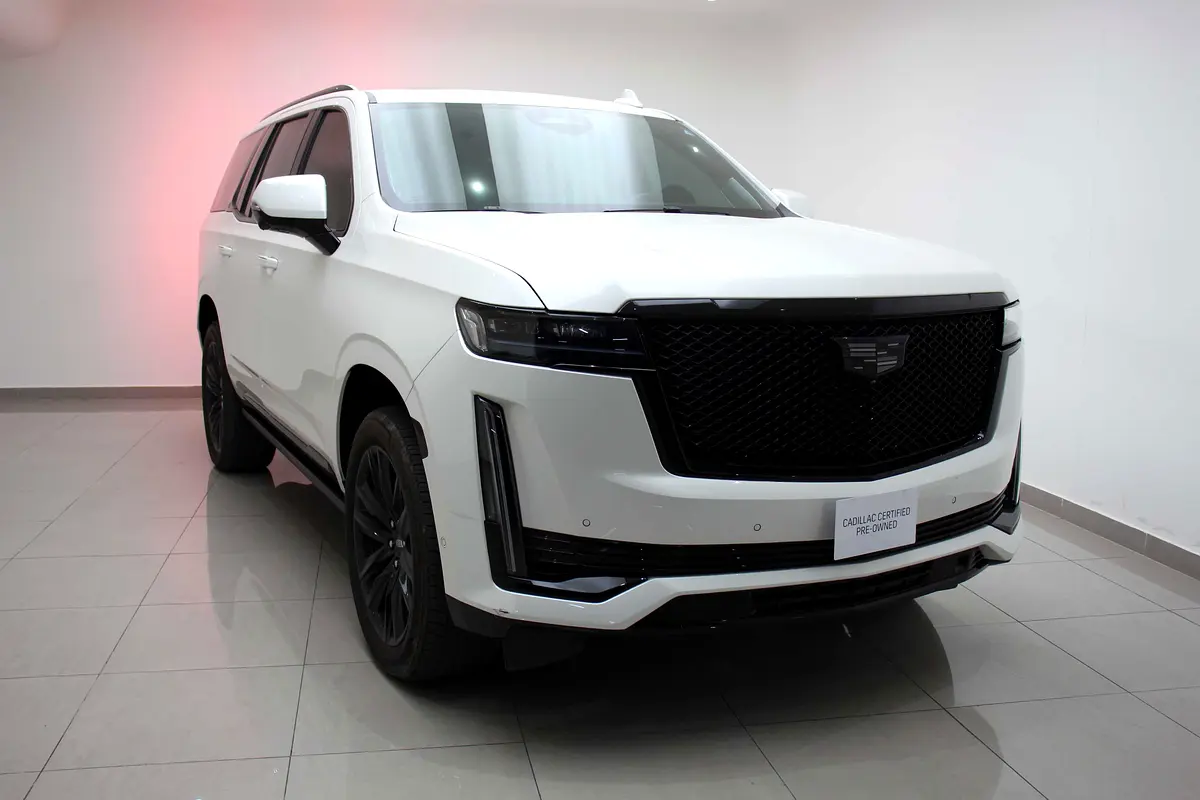 Cadillac Escalade 2024 — photo 1 of 10