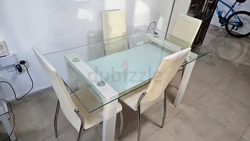 Elegant Glass Dining Table with Stylish Chairs