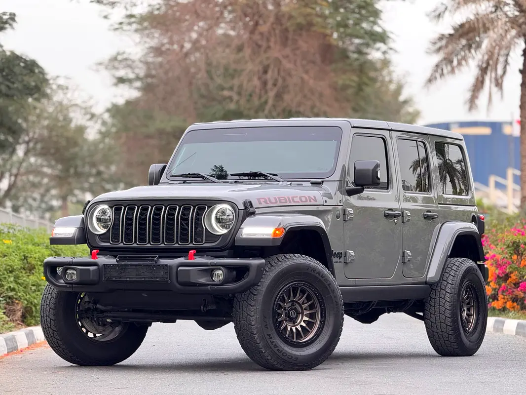 Jeep Wrangler 2023 — photo 1 of 20