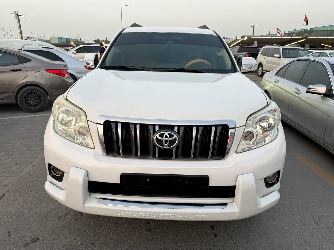 Toyota Prado 2013 — photo 1 of 9