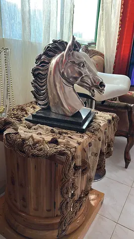 Elegant Horse Bust Sculpture( unice silver peace more than 40 years old