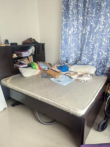 Bed (queen) size