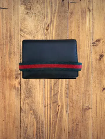 •	Authentic Gucci Wallet (Made in Italy) in Excellent Condition