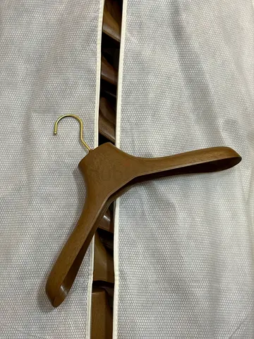 WIDE SHOULDER/SUIT HANGERS 65PCS FOR SALE