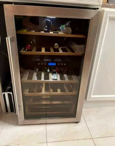 Hoover 36 bottle wine fridge with wooden shelfs Cooler Refrigerator free home delivery