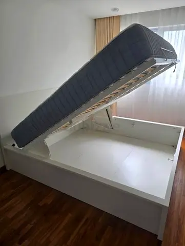 IKEA hydraulic king‑size bed (180 × 200 cm) with  IKEA mattress
