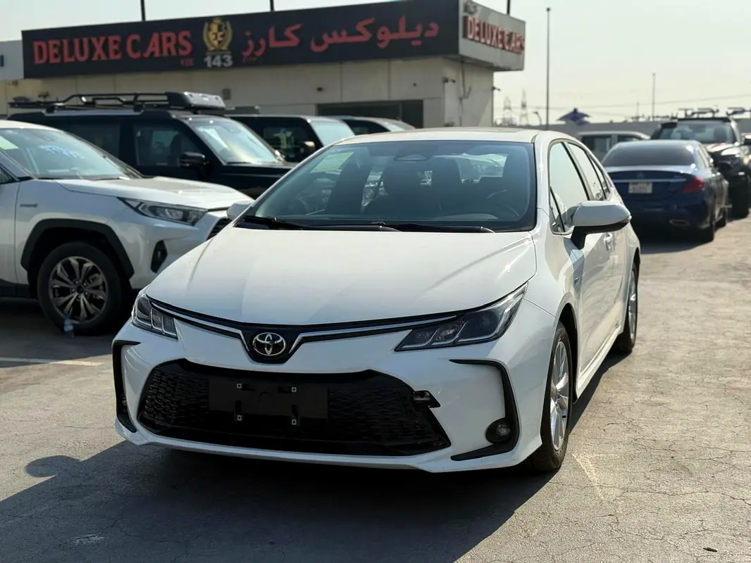 Toyota Corolla 2025 — photo 1 of 13