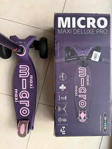 Micro Maxi Deluxe PRO Scooter - Perfect for age 5-12