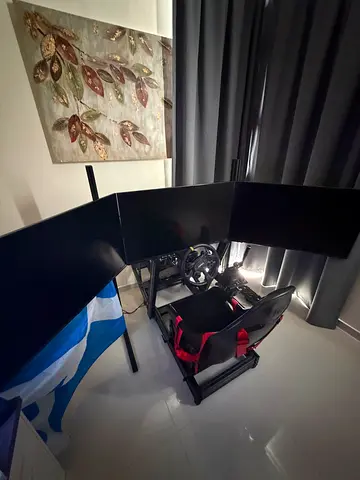 High-Quality Racing Simulator Setup with Triple Monitors