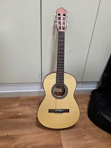 Cort Guitar size 15 with cort case