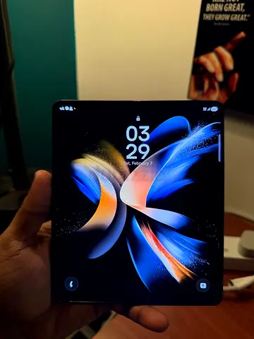 Samsung Galaxy Z Fold 4 – 512GB Black – Excellent Condition – AED 1999