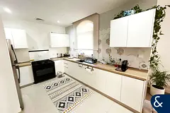 One Bedroom I Fully Upgraded I Corner Unit