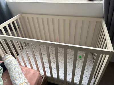 Gently Used Wooden Crib - Safe and Comfortable for Your Baby