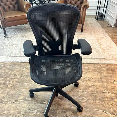 Herman miller Aeron size B fully loaded