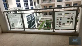 NEAR METRO | CHILLER FREE | CLOSE KITCHEN