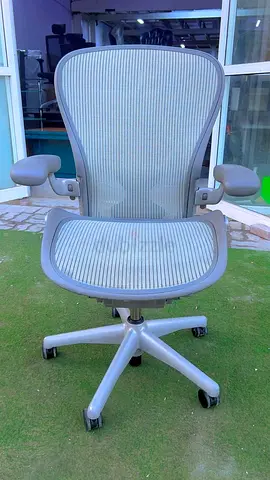 Herman miller Aeron size C fully loaded