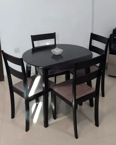 Simple Round Dining Table with Four Chairs