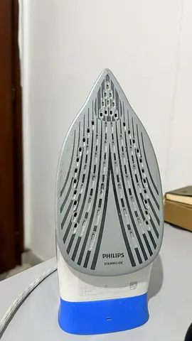 Philips Steam Iron - Effortless Wrinkle Removal