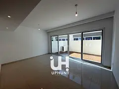 MIDDLE UNIT | MULTIPLE OPTIONS | CLOSE KITCHEN | NON NEGOTIABLE PRICE |