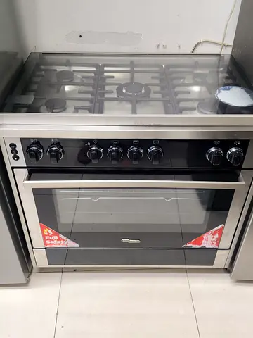 Stunning 4-Burner Gas Range with Oven