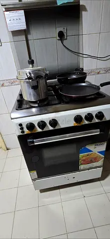 Used Gas Stove with Oven and Cookware