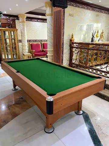 Classic Green Felt Billiards Table in Excellent Condition