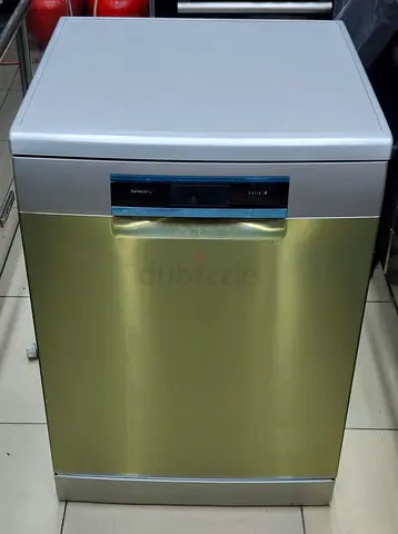 Bosch Series 8  ( SMS8ZDI48M/17 ) Latest New Model Dishwasher 3 Racks , 14 Place Settings Dishes,