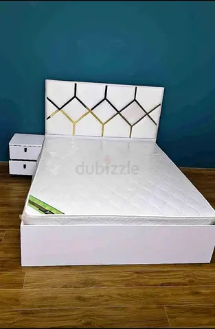 Modern Bed with Stylish Headboard 150/190 bed with medicated mattress