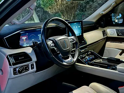 صورة 10 لـ 2020 Lincoln NAVIGATOR