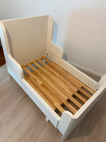 Charming Wooden Toddler Bed in Excellent Condition