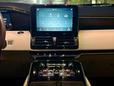صورة 12 لـ 2020 Lincoln NAVIGATOR